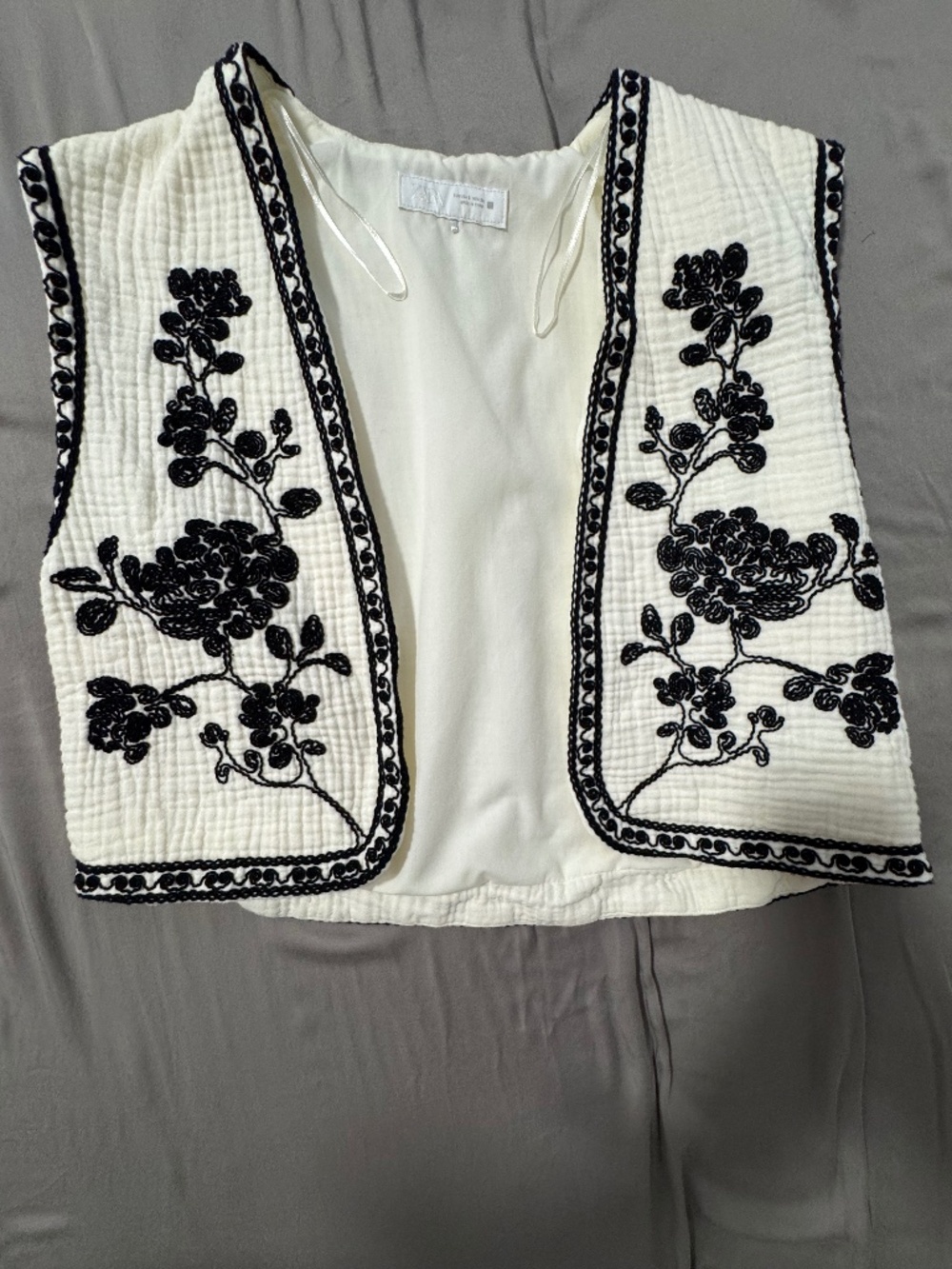 Zara Embroidered Contrast Trim Cotton Open Front Vest S